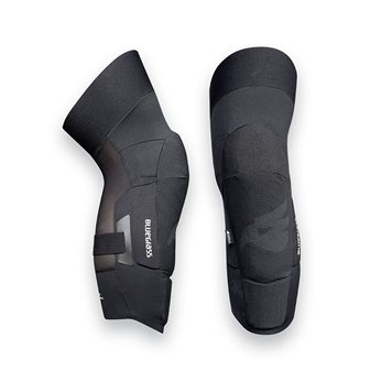 RODILLERA BLUEGRASS AURA CORE NEGRO T.S (40-43cm)